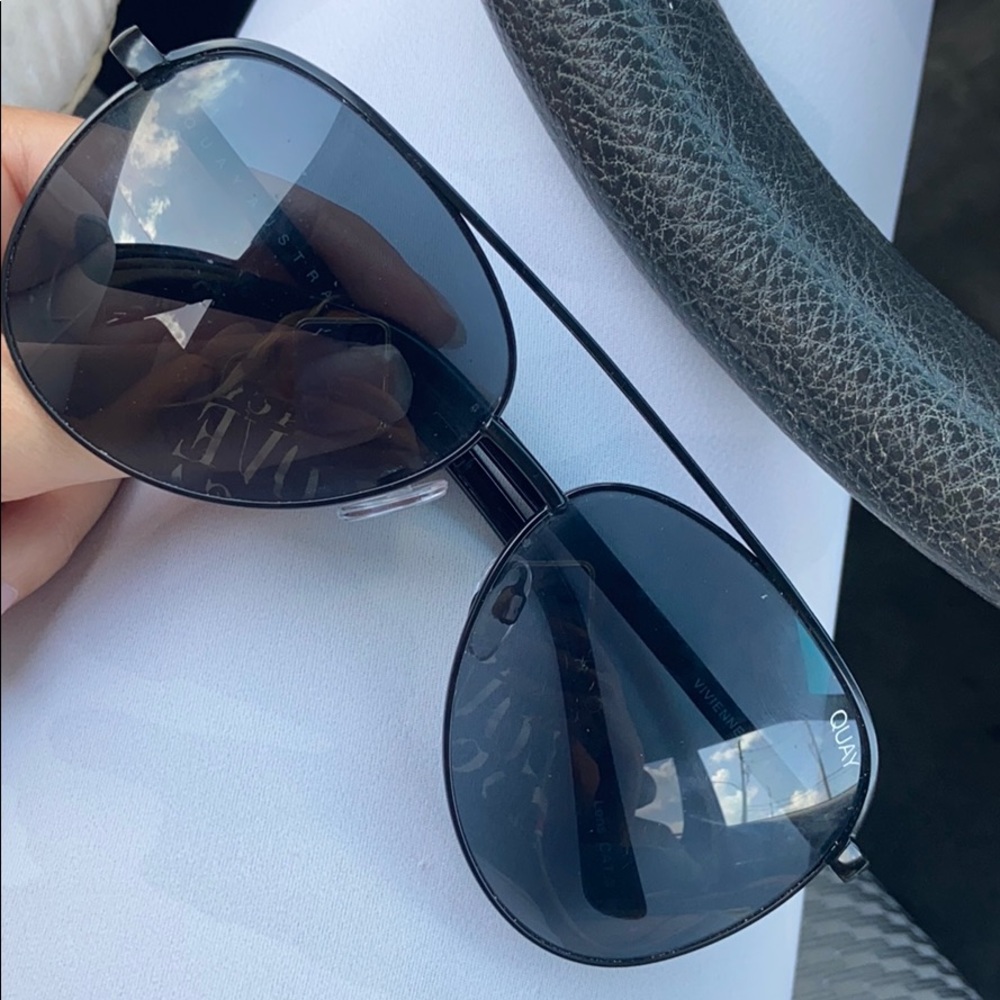 quay all black aviators